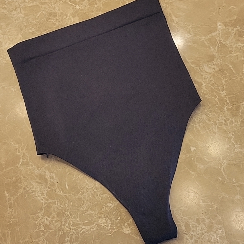 SPANXsculpt™ Seamless PowerHigh-Waisted Black Thong, M